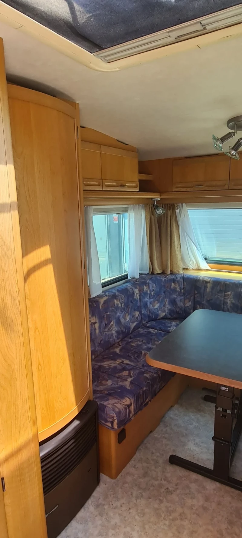 Каравана Adria UNICA 465, снимка 9 - Каравани и кемпери - 53162144