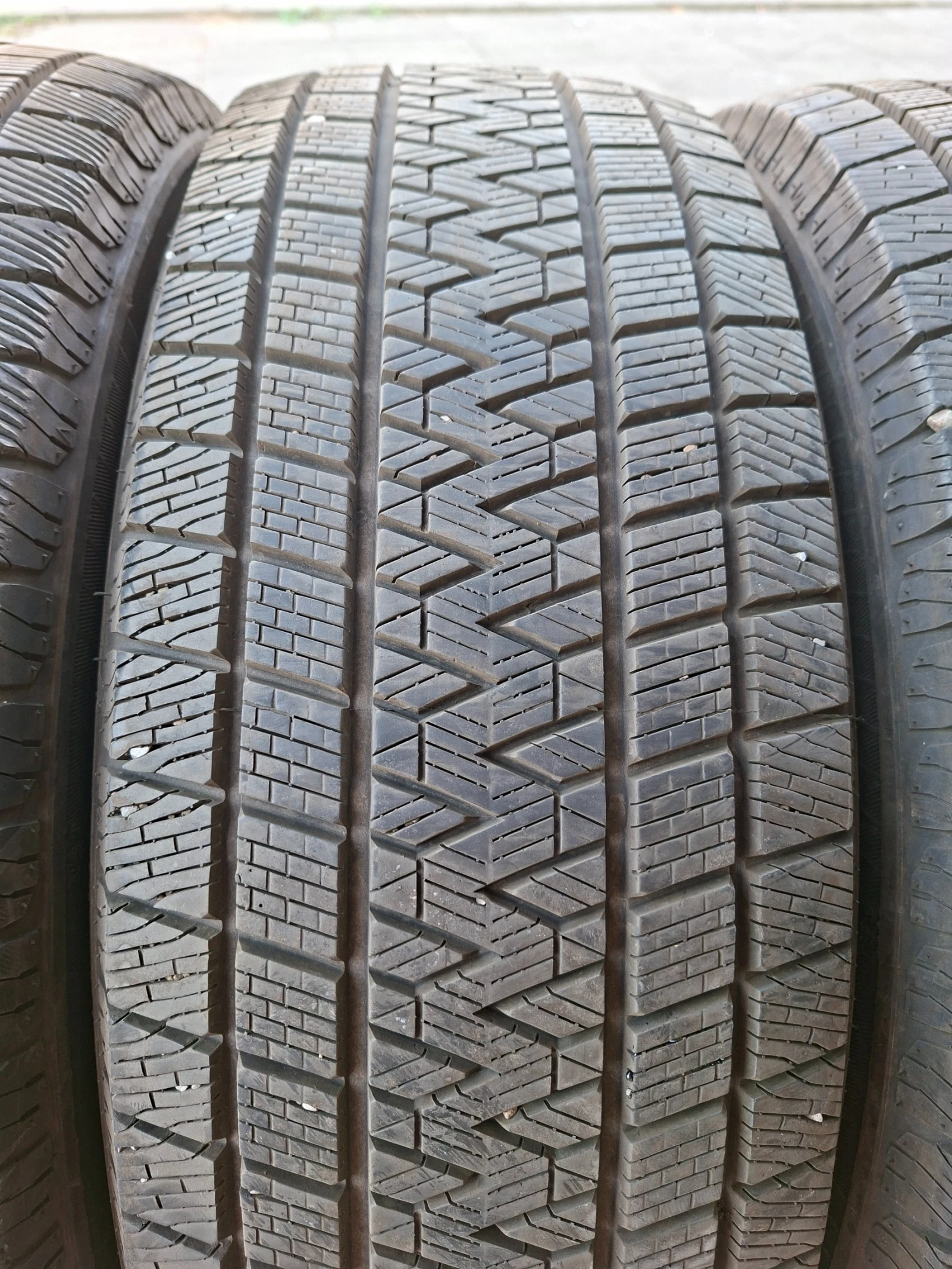 Гуми Зимни 225/60R18, снимка 3 - Гуми и джанти - 55655819