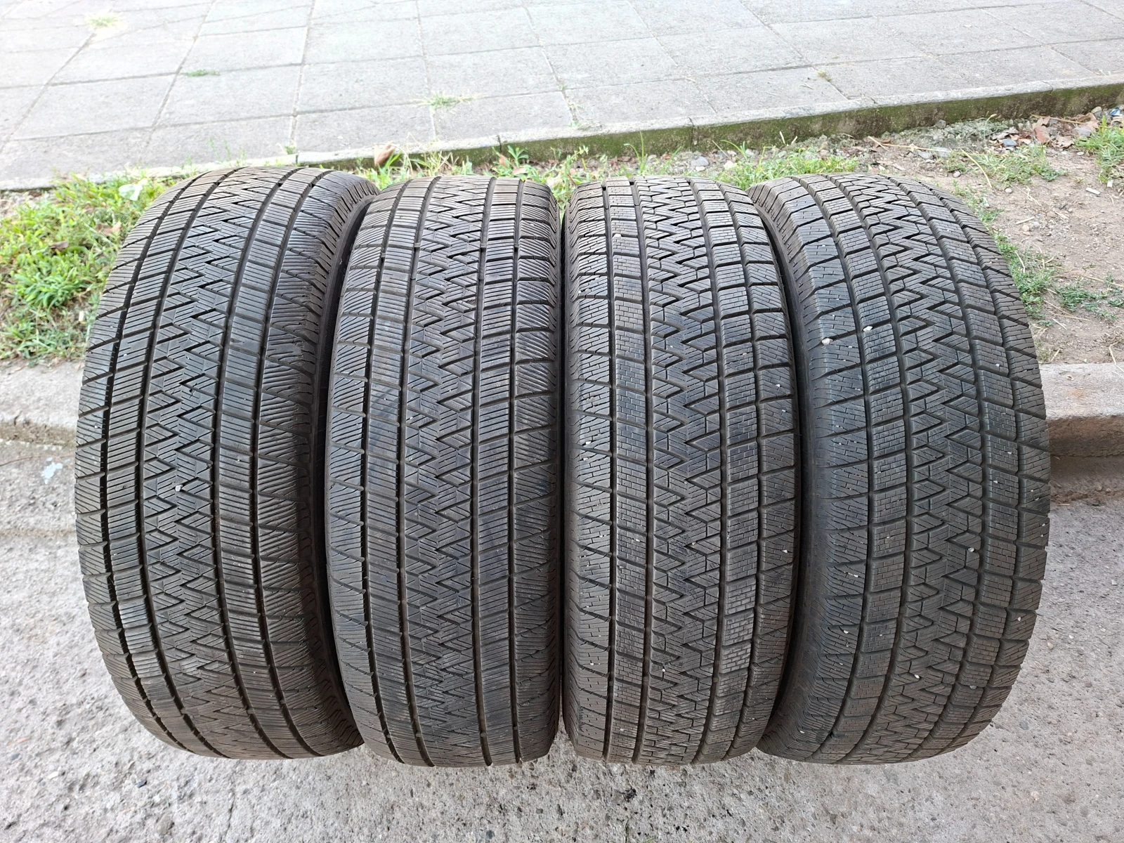Гуми Зимни 225/60R18, снимка 6 - Гуми и джанти - 55655819