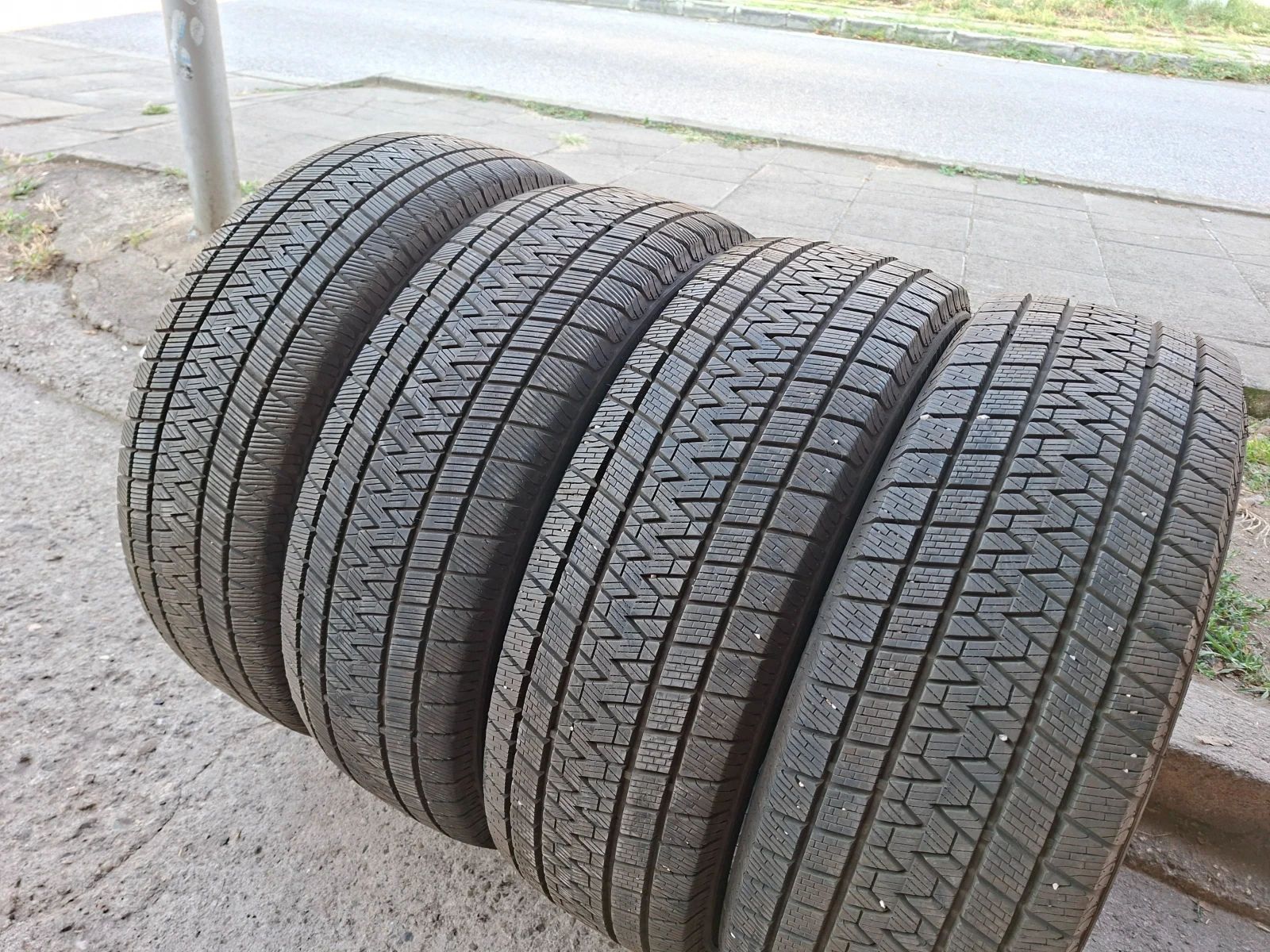 Гуми Зимни 225/60R18