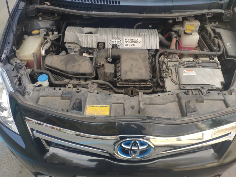 Toyota Auris 1.8 хечбек, снимка 8 - Автомобили и джипове - 47420213