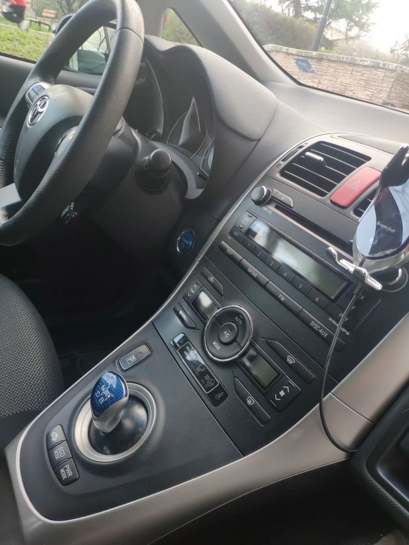 Toyota Auris 1.8 хечбек, снимка 6 - Автомобили и джипове - 47420213