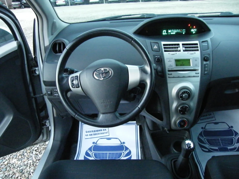 Toyota Yaris 1.3i, снимка 10 - Автомобили и джипове - 48320489