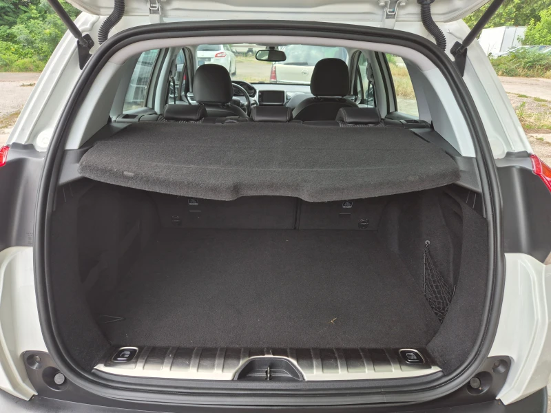 Peugeot 2008 1.2 Бензин ALLURE. PURE TECH, снимка 14 - Автомобили и джипове - 50683307