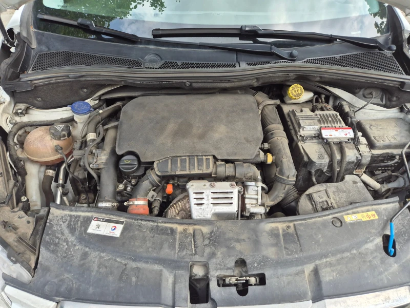 Peugeot 2008 1.2 Бензин ALLURE. PURE TECH, снимка 15 - Автомобили и джипове - 50683307