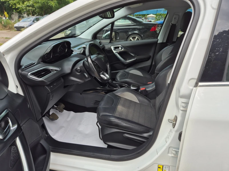 Peugeot 2008 1.2 Бензин ALLURE. PURE TECH, снимка 10 - Автомобили и джипове - 50683307