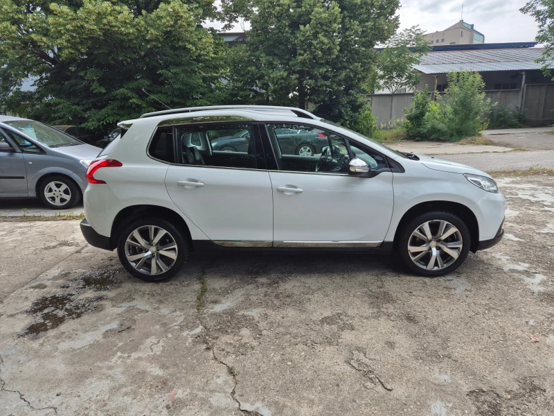 Peugeot 2008 1.2 Бензин ALLURE. PURE TECH, снимка 4 - Автомобили и джипове - 50683307