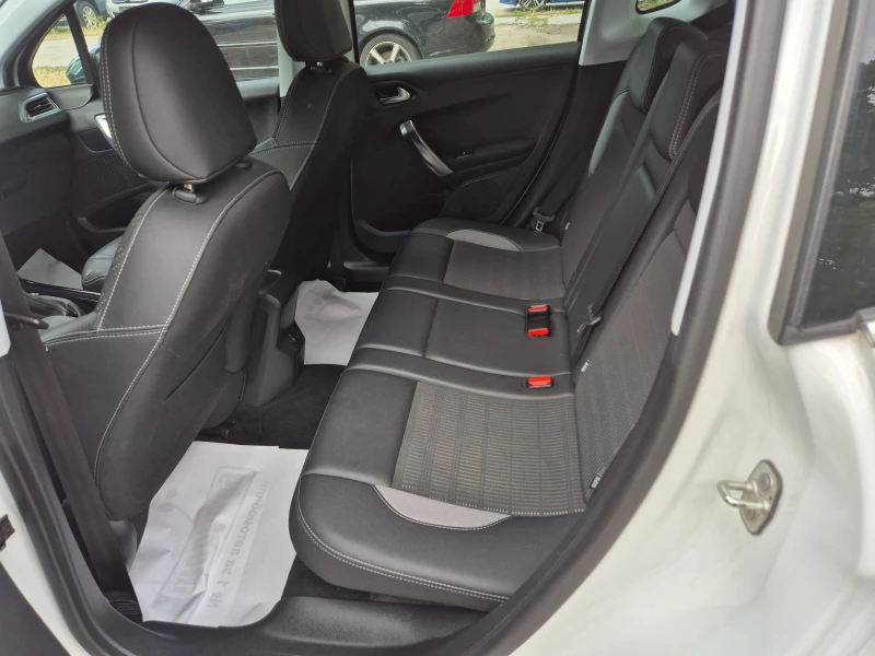 Peugeot 2008 1.2 Бензин ALLURE. PURE TECH, снимка 12 - Автомобили и джипове - 50683307