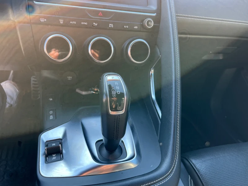 Jaguar E-pace, снимка 4 - Автомобили и джипове - 52420869