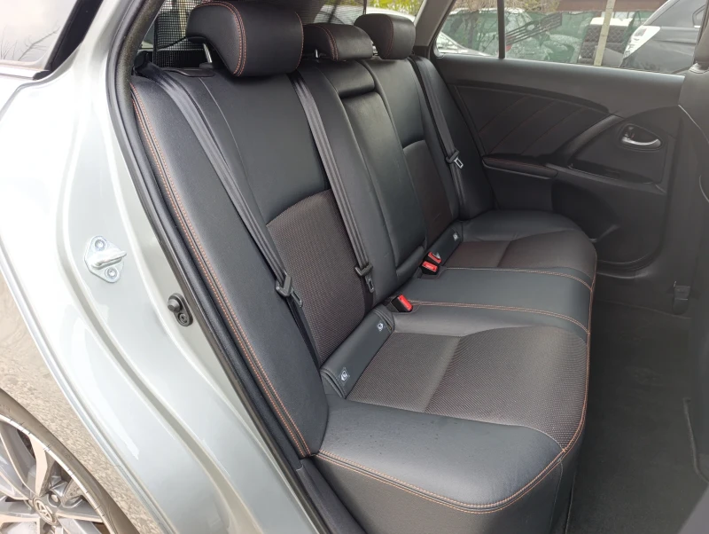 Toyota Avensis, снимка 14 - Автомобили и джипове - 52468740