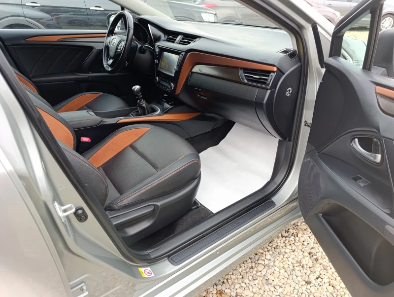 Toyota Avensis, снимка 9 - Автомобили и джипове - 52468740