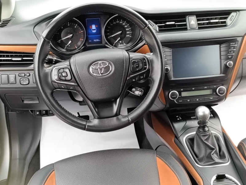 Toyota Avensis, снимка 13 - Автомобили и джипове - 52468740