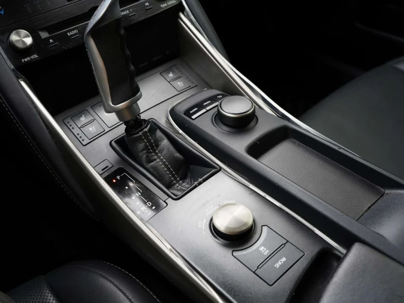 Lexus IS * 300 * CARFAX * ЦЕНА ДО БГ, снимка 12 - Автомобили и джипове - 53259724