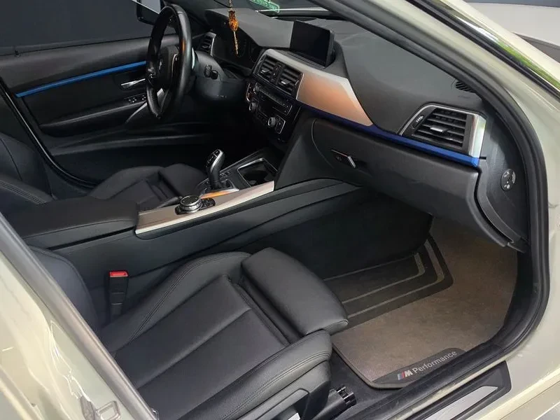 BMW 320 D Touring M Performance Edition, снимка 17 - Автомобили и джипове - 55643120