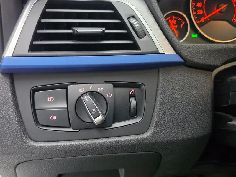 BMW 320 D Touring M Performance Edition, снимка 9 - Автомобили и джипове - 55643120
