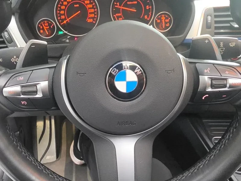 BMW 320 D Touring M Performance Edition, снимка 10 - Автомобили и джипове - 55643120