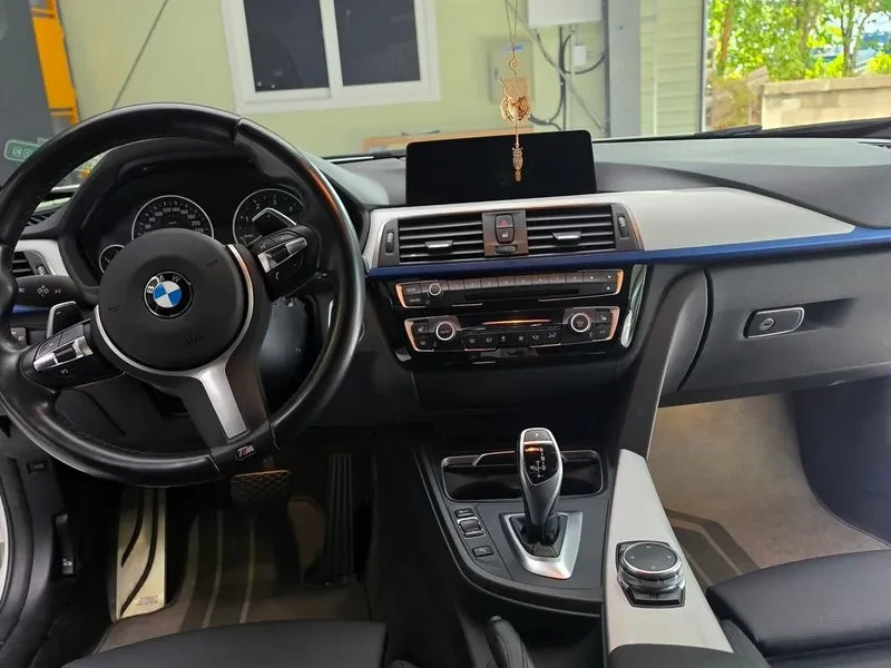 BMW 320 D Touring M Performance Edition, снимка 15 - Автомобили и джипове - 55643120
