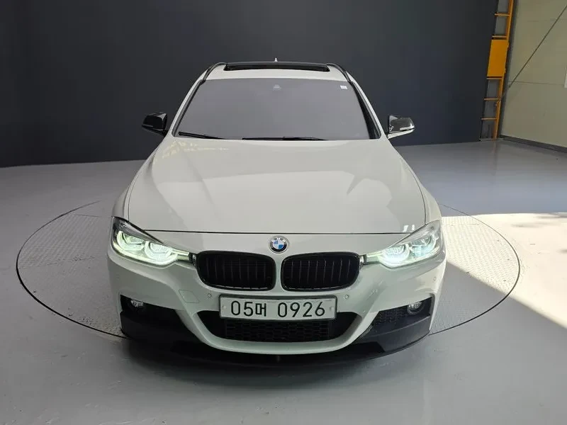 BMW 320 D Touring M Performance Edition, снимка 3 - Автомобили и джипове - 55643120