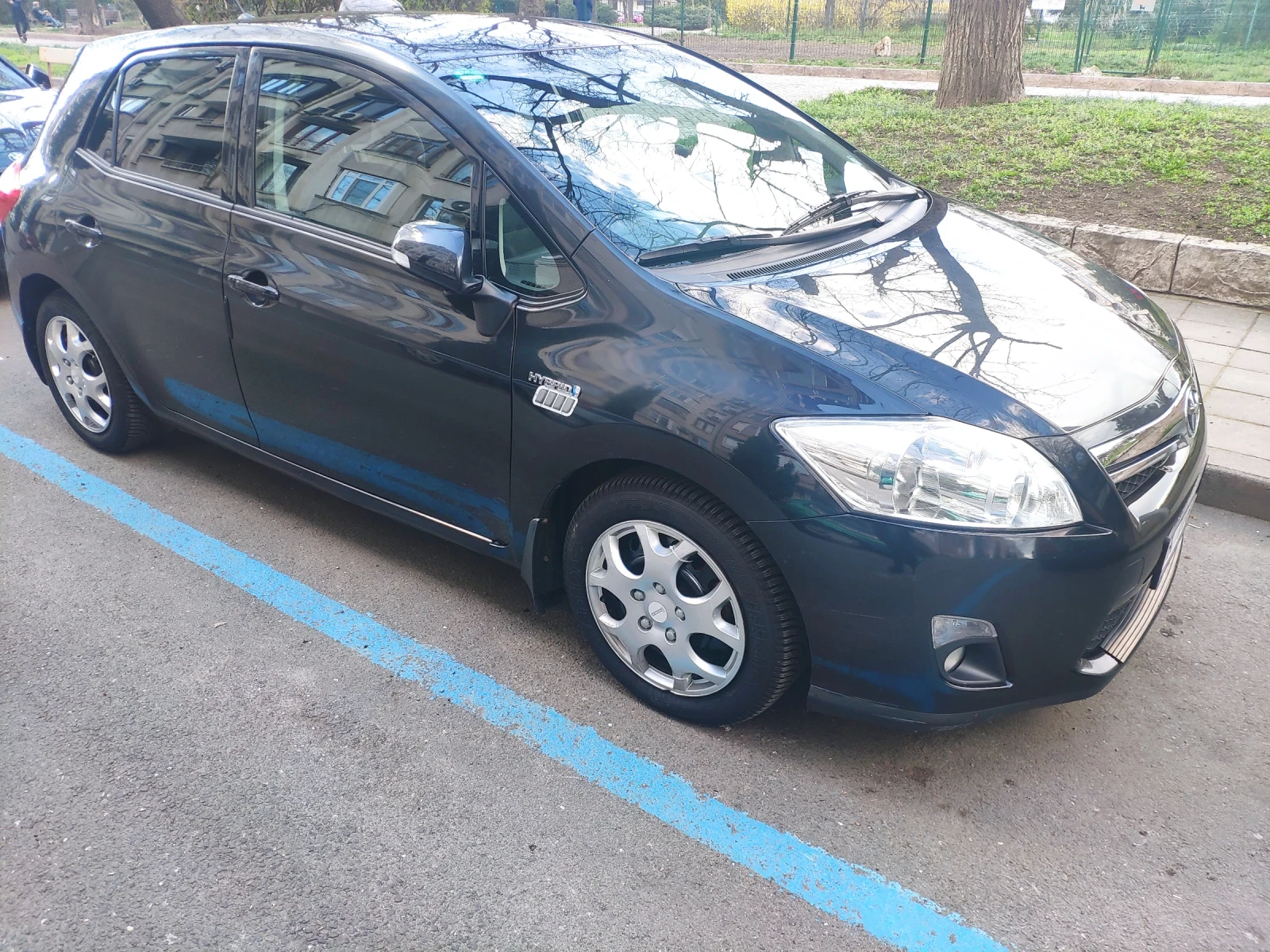 Toyota Auris 1.8 хечбек - изображение 2