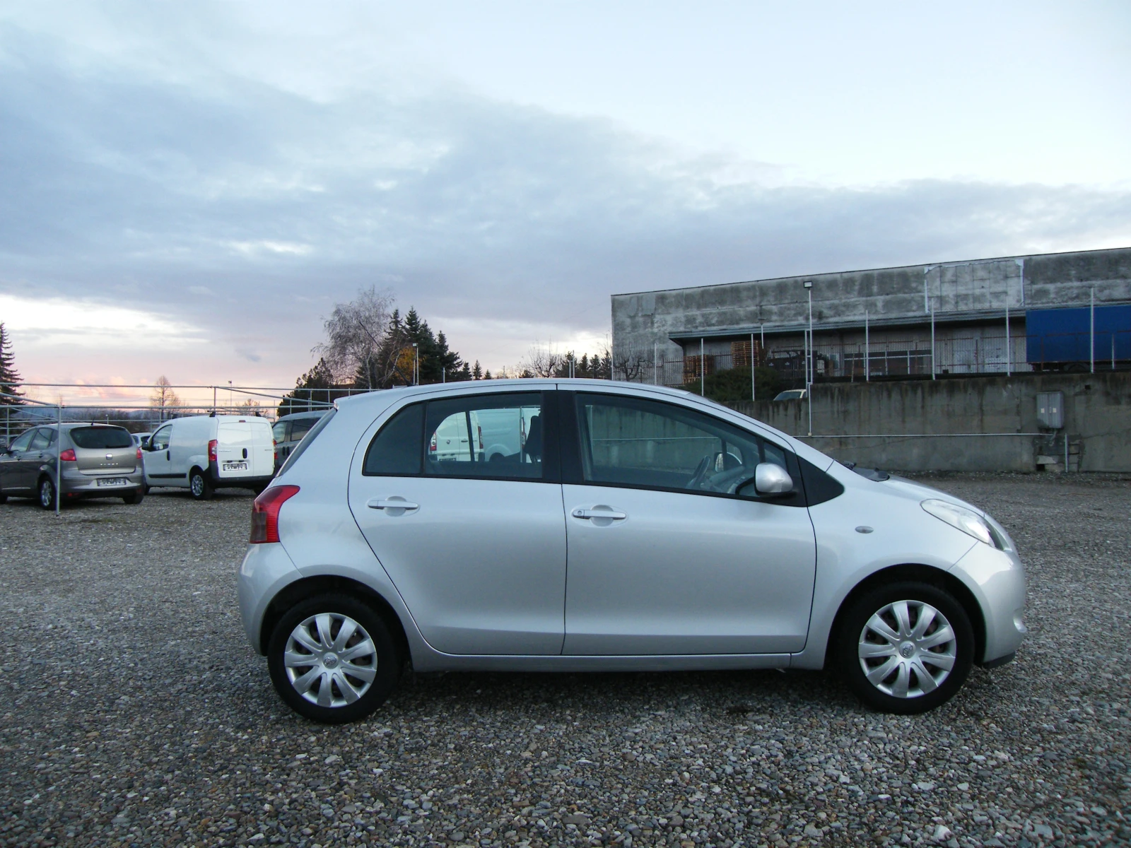 Toyota Yaris 1.3i - изображение 3