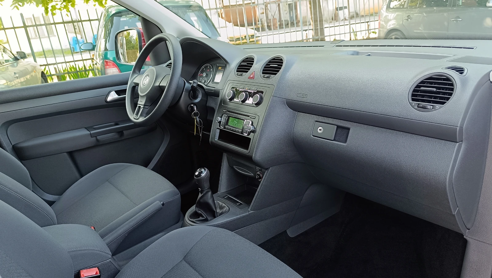 VW Caddy 1.6 TDI Life - изображение 10