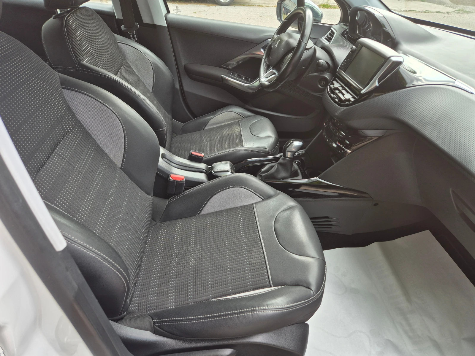 Peugeot 2008 1.2  ALLURE. PURE TECH | Mobile.bg   11