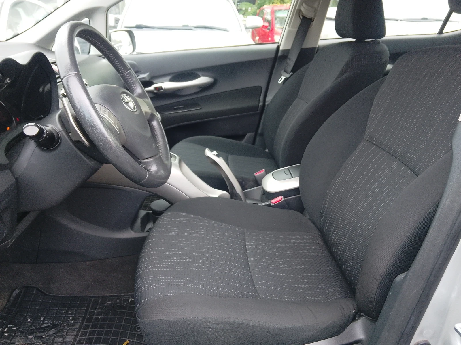 Toyota Auris 1.6БЕНЗИН-АВТОМАТИК-KEYLESS-КЛИМАТРОНИК-ОТЛИЧНА- - изображение 7