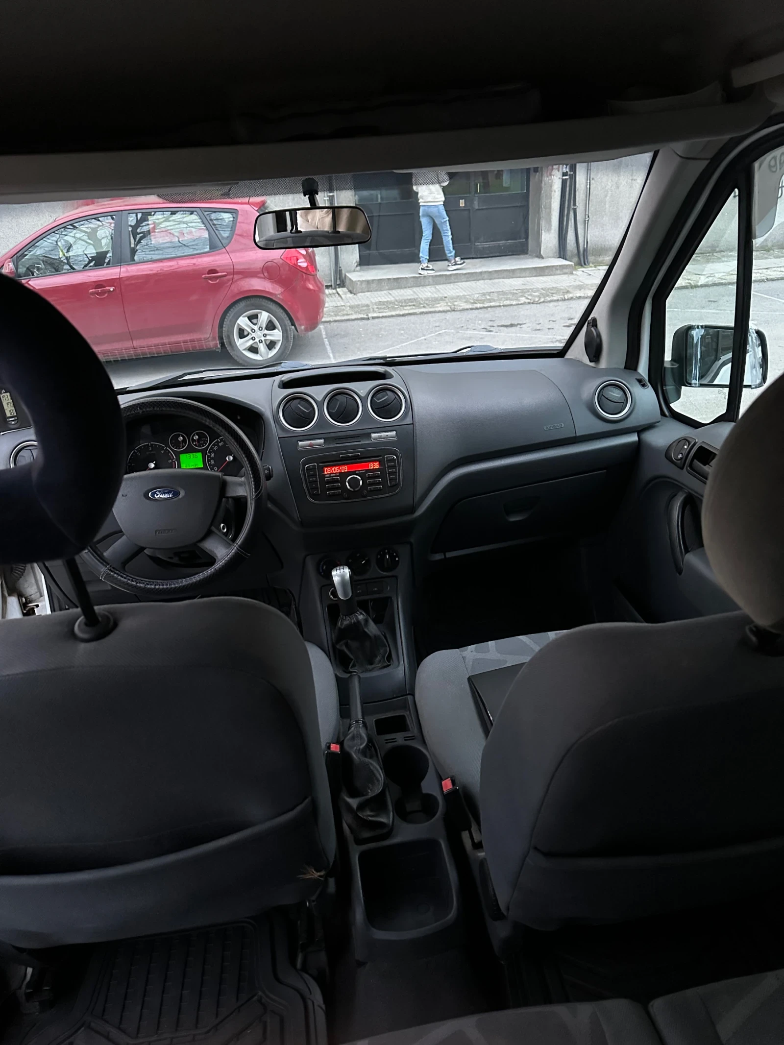 Ford Tourneo Connect  - изображение 9