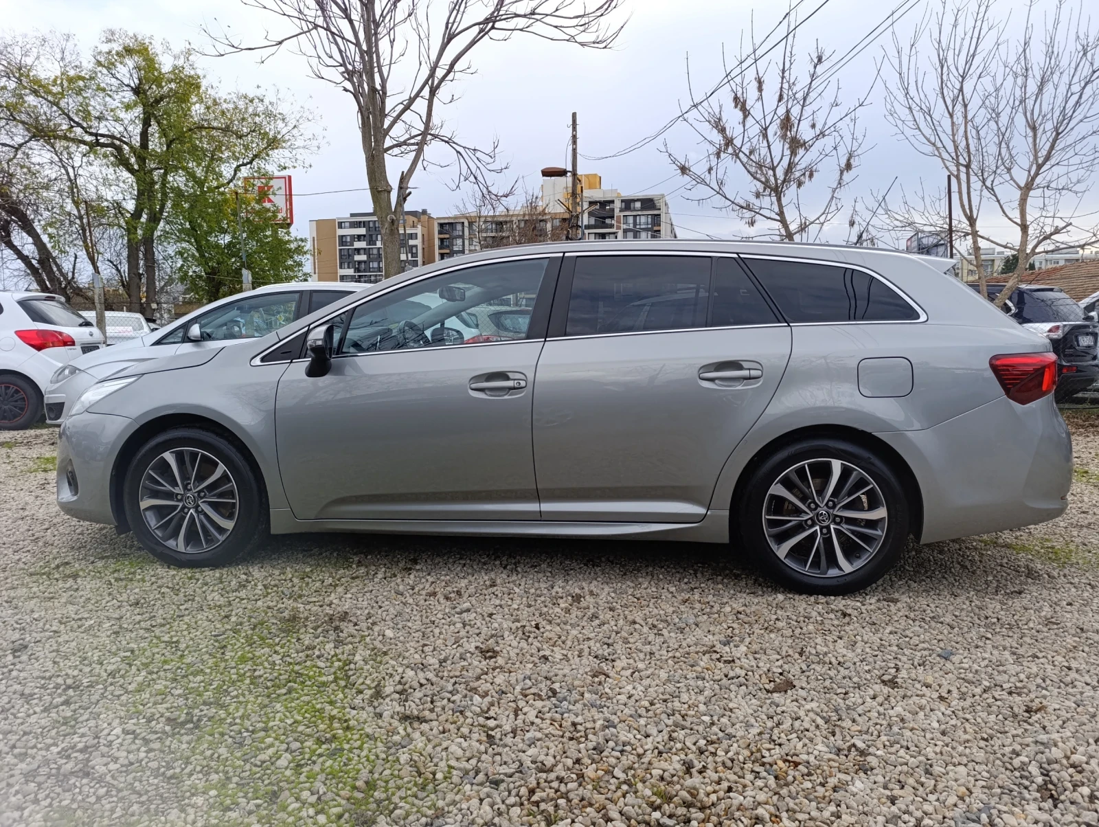 Toyota Avensis  - изображение 4