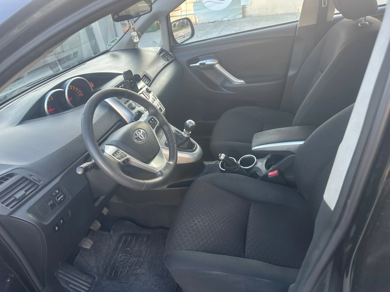 Toyota Verso * 2.0* D4D, снимка 8 - Автомобили и джипове - 53926400