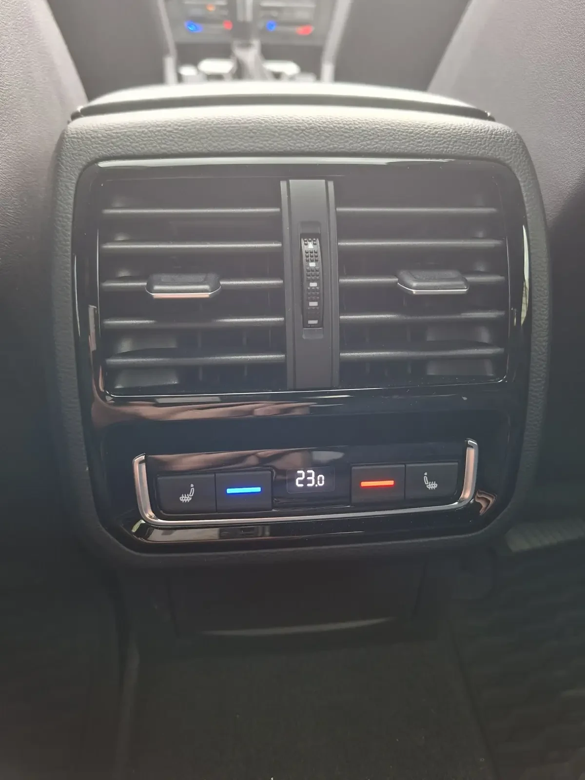 VW Arteon R Line 4 motion, снимка 3 - Автомобили и джипове - 54280837