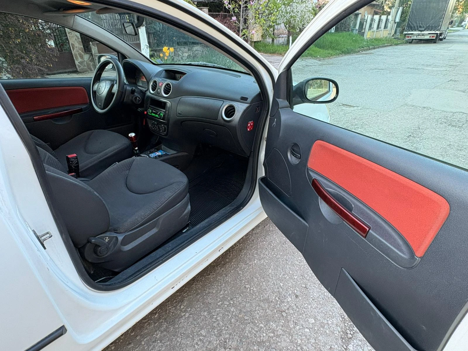 Citroen C2 1.1i, снимка 12 - Автомобили и джипове - 54328453