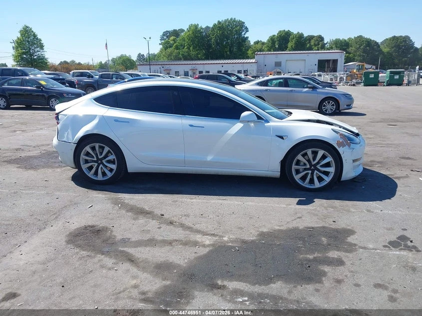 Tesla Model 3 Mid Range, снимка 13 - Автомобили и джипове - 54569210