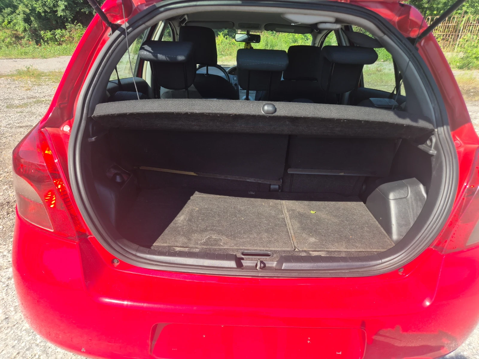 Toyota Yaris 1.0, снимка 11 - Автомобили и джипове - 54877320
