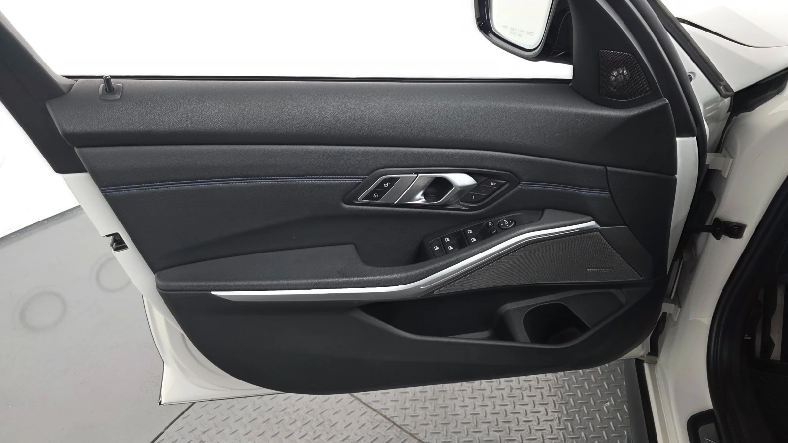 BMW 330 �-�����| HUD| PANO| 360| AMBIENT| 2 �����|  | Mobile.bg � ����������� 13