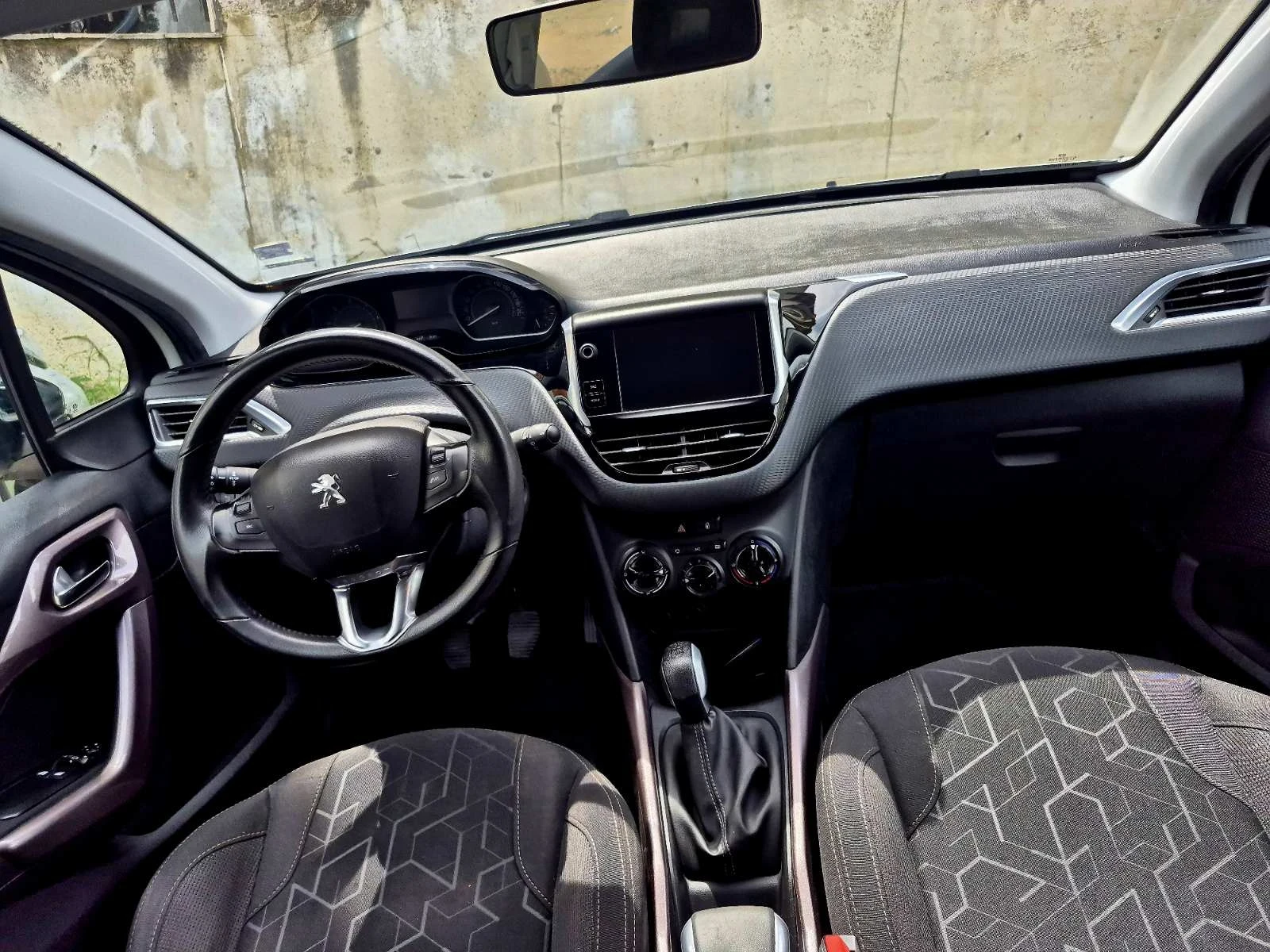 Peugeot 2008, снимка 16 - Автомобили и джипове - 55547038
