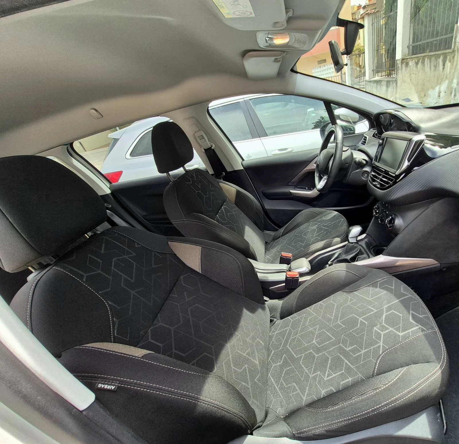 Peugeot 2008, снимка 15 - Автомобили и джипове - 55547038