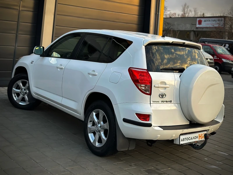 Toyota Rav4 2.2 D-4D * Кожа* Подгрев* , снимка 4 - Автомобили и джипове - 48145268