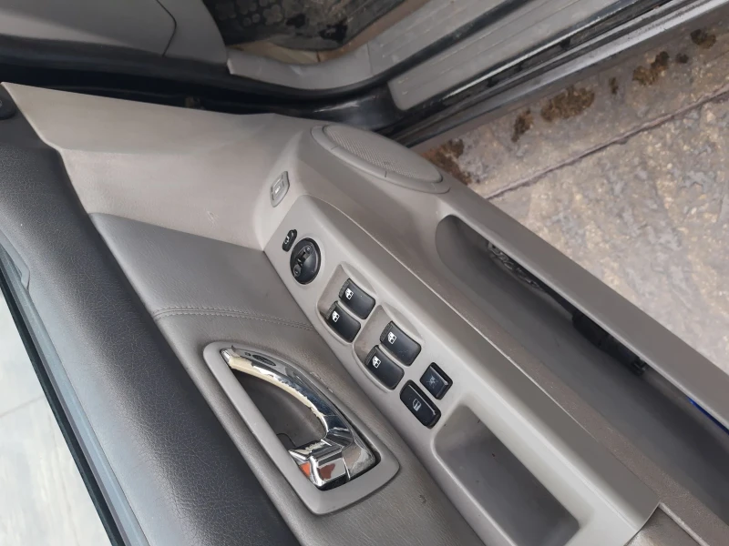 Kia Sorento 2.5 CRDI, снимка 11 - Автомобили и джипове - 52222223