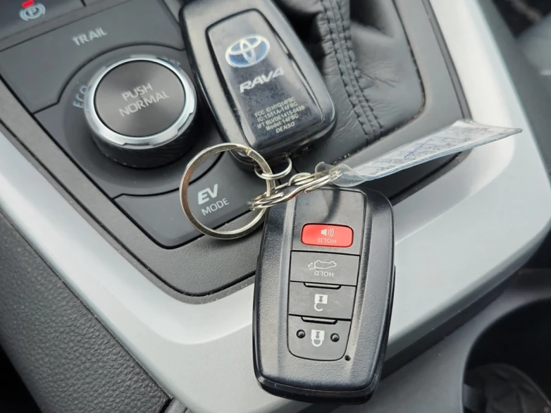 Toyota Rav4 XLE Hybrid* Подгреви* Подгрев на волана* Панорама, снимка 6 - Автомобили и джипове - 53560749