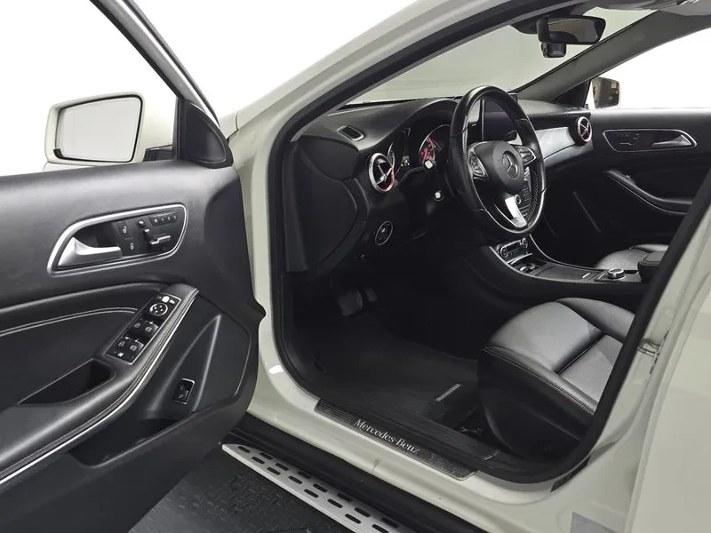 Mercedes-Benz GLA, снимка 10 - Автомобили и джипове - 56093656