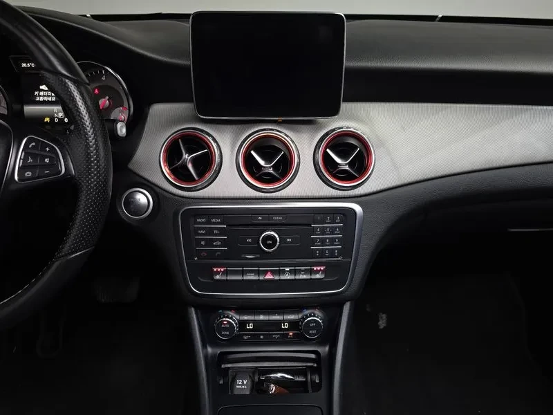 Mercedes-Benz GLA, снимка 14 - Автомобили и джипове - 56093656