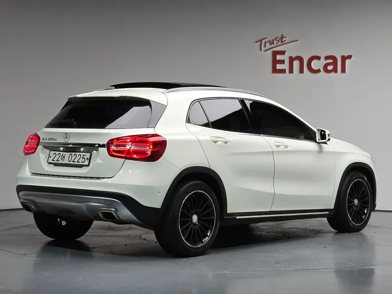 Mercedes-Benz GLA, снимка 2 - Автомобили и джипове - 56093656