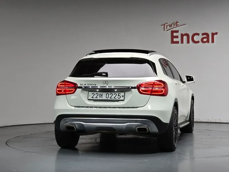Mercedes-Benz GLA, снимка 4 - Автомобили и джипове - 56093656