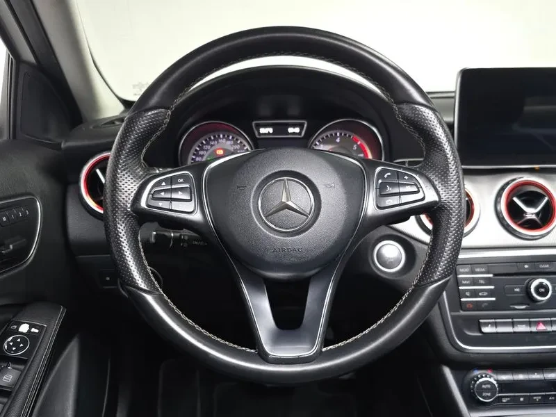 Mercedes-Benz GLA, снимка 13 - Автомобили и джипове - 56093656