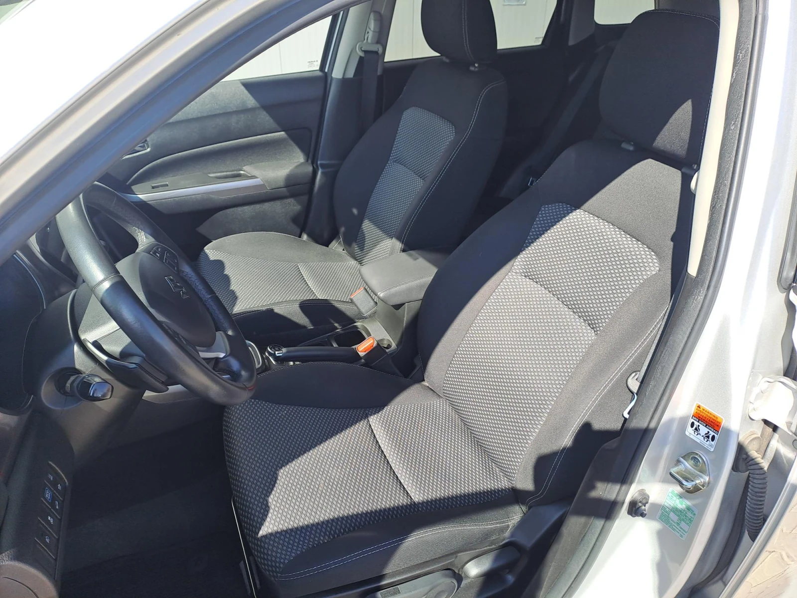 Suzuki Vitara 1.5 GL+ FULL HYBRID 4X4 AUTOMATIC AGS, снимка 11 - Автомобили и джипове - 53746142