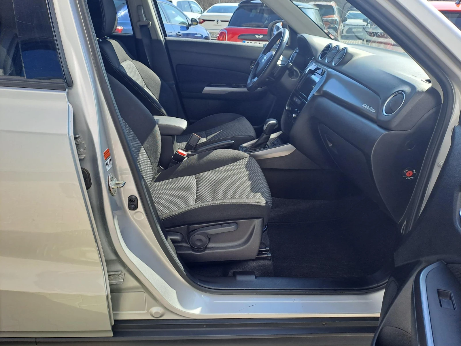 Suzuki Vitara 1.5 GL+ FULL HYBRID 4X4 AUTOMATIC AGS, снимка 13 - Автомобили и джипове - 53746142