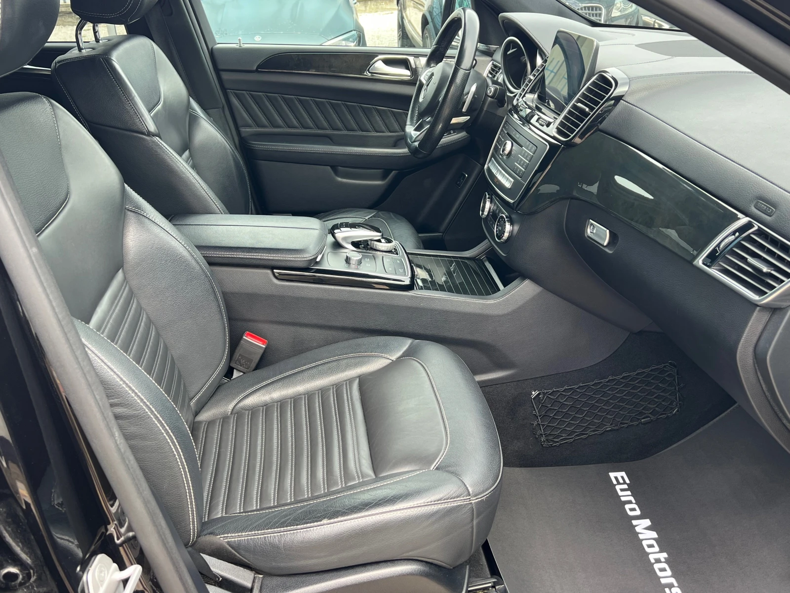 Mercedes-Benz GLE 43 AMG 4-MATIC, 9G, NIGHT PACK, снимка 10 - Автомобили и джипове - 54218551