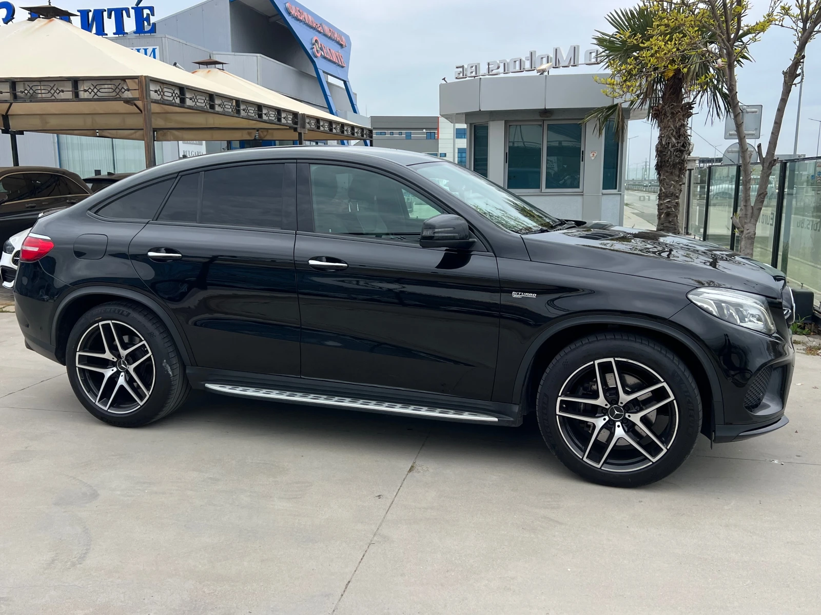 Mercedes-Benz GLE 43 AMG 4-MATIC, 9G, NIGHT PACK, снимка 4 - Автомобили и джипове - 54218551