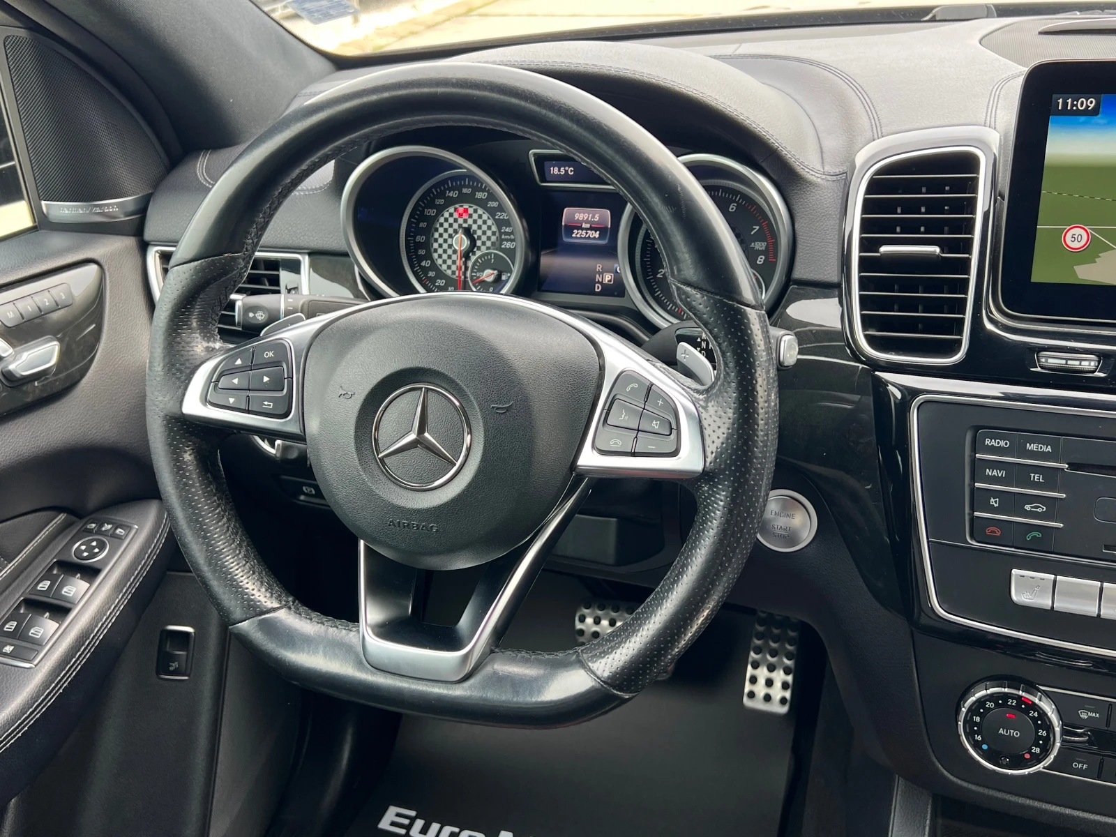 Mercedes-Benz GLE 43 AMG 4-MATIC, 9G, NIGHT PACK, снимка 11 - Автомобили и джипове - 54218551